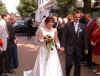 Hochzeit_vor_der_kirche_paar.jpg (42026 Byte)